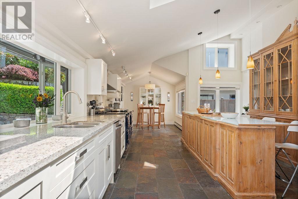 Photo 15 of 284 Sandringham Crescent, North Vancouver BC
