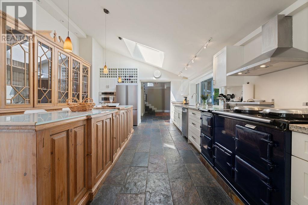 Photo 16 of 284 Sandringham Crescent, North Vancouver BC