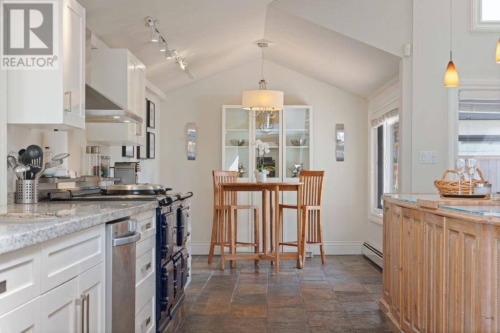 Photo 19 of 284 Sandringham Crescent, North Vancouver BC