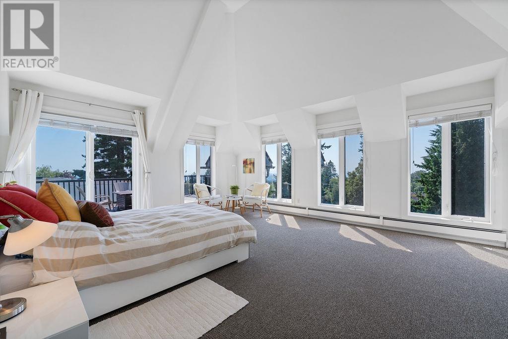 Photo 23 of 284 Sandringham Crescent, North Vancouver BC