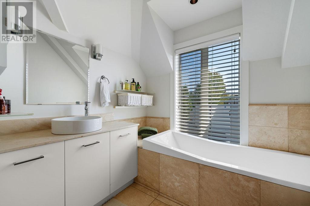Photo 26 of 284 Sandringham Crescent, North Vancouver BC