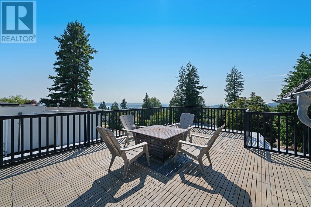 Photo 28 of 284 Sandringham Crescent, North Vancouver BC