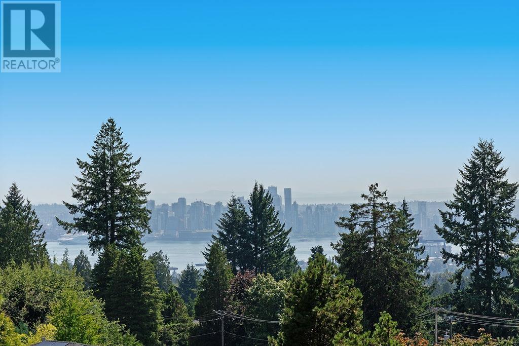 Photo 30 of 284 Sandringham Crescent, North Vancouver BC