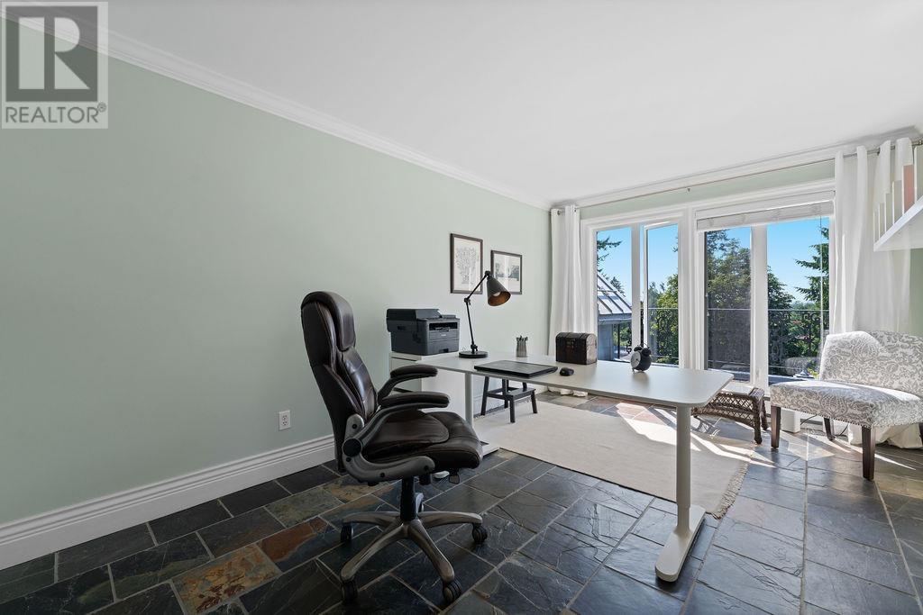 Photo 31 of 284 Sandringham Crescent, North Vancouver BC