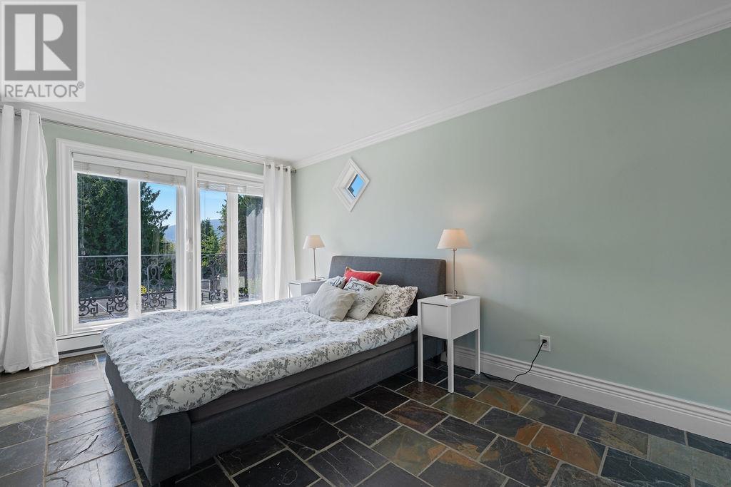Photo 32 of 284 Sandringham Crescent, North Vancouver BC