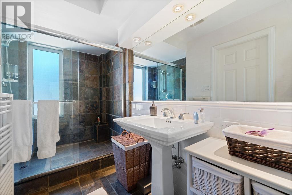 Photo 33 of 284 Sandringham Crescent, North Vancouver BC