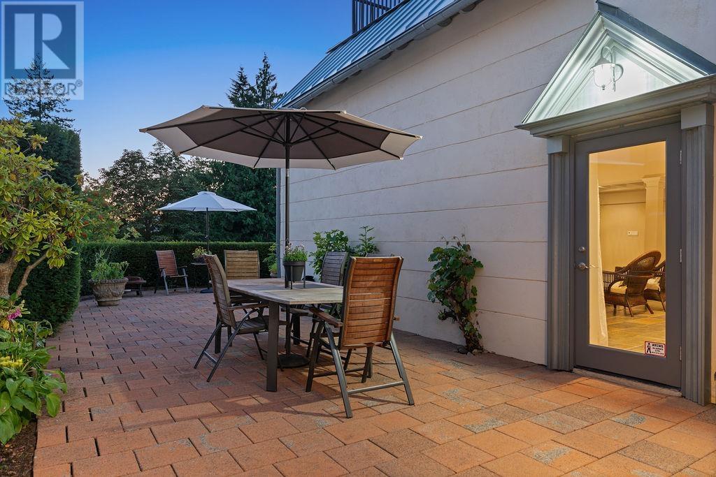 Photo 37 of 284 Sandringham Crescent, North Vancouver BC
