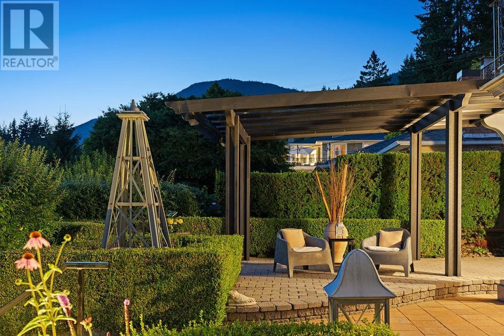 Photo 38 of 284 Sandringham Crescent, North Vancouver BC