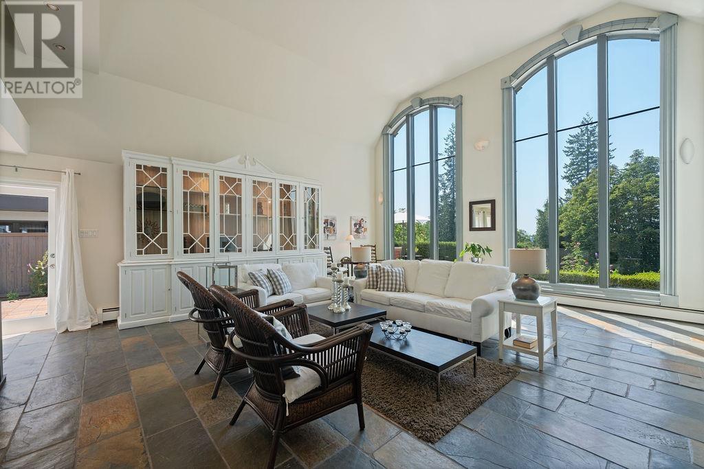 Photo 8 of 284 Sandringham Crescent, North Vancouver BC