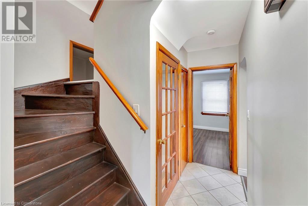 Photo 9 of 317 Highland Road W Unit Upper, Hamilton ON