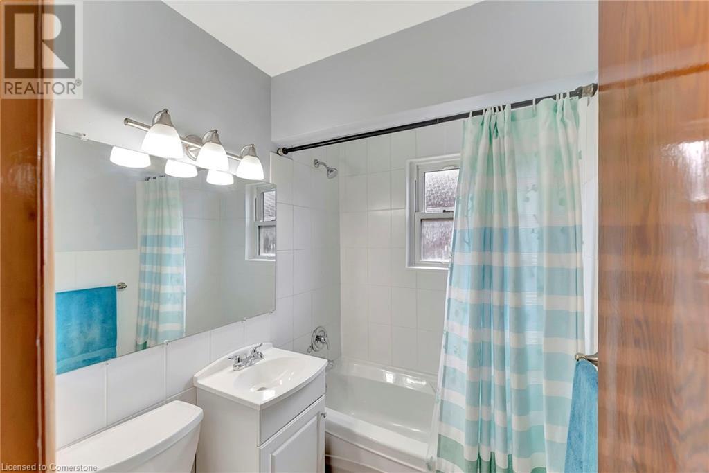 Photo 10 of 317 Highland Road W Unit Upper, Hamilton ON