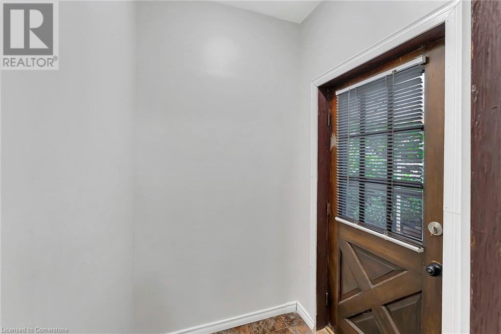 Photo 7 of 317 Highland Road W Unit Upper, Hamilton ON