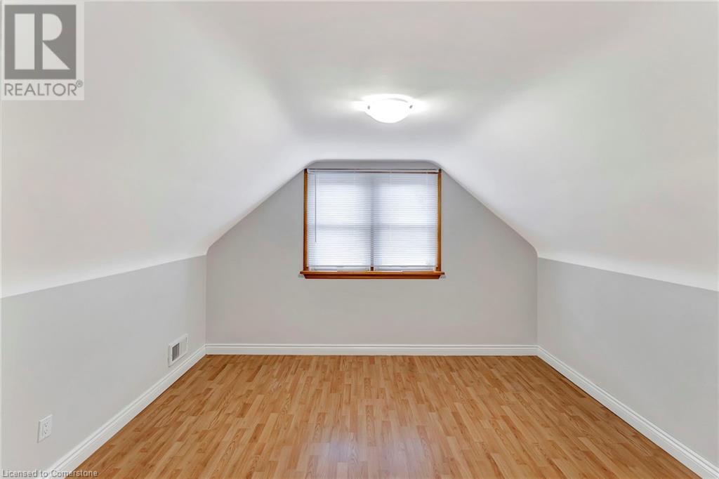 Photo 12 of 317 Highland Road W Unit Upper, Hamilton ON