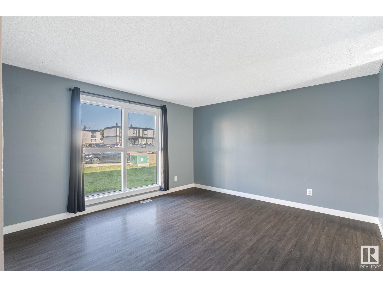 Photo 9 of 162 3308 113 Av Nw, Edmonton AB