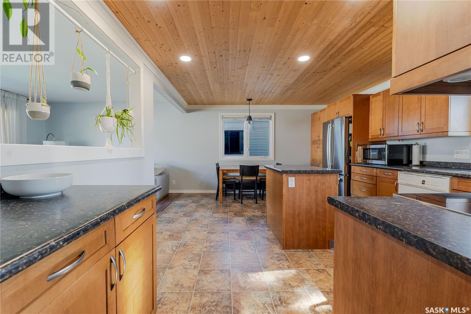 Photo 13 of 1363 Queen Crescent, Moose Jaw SK