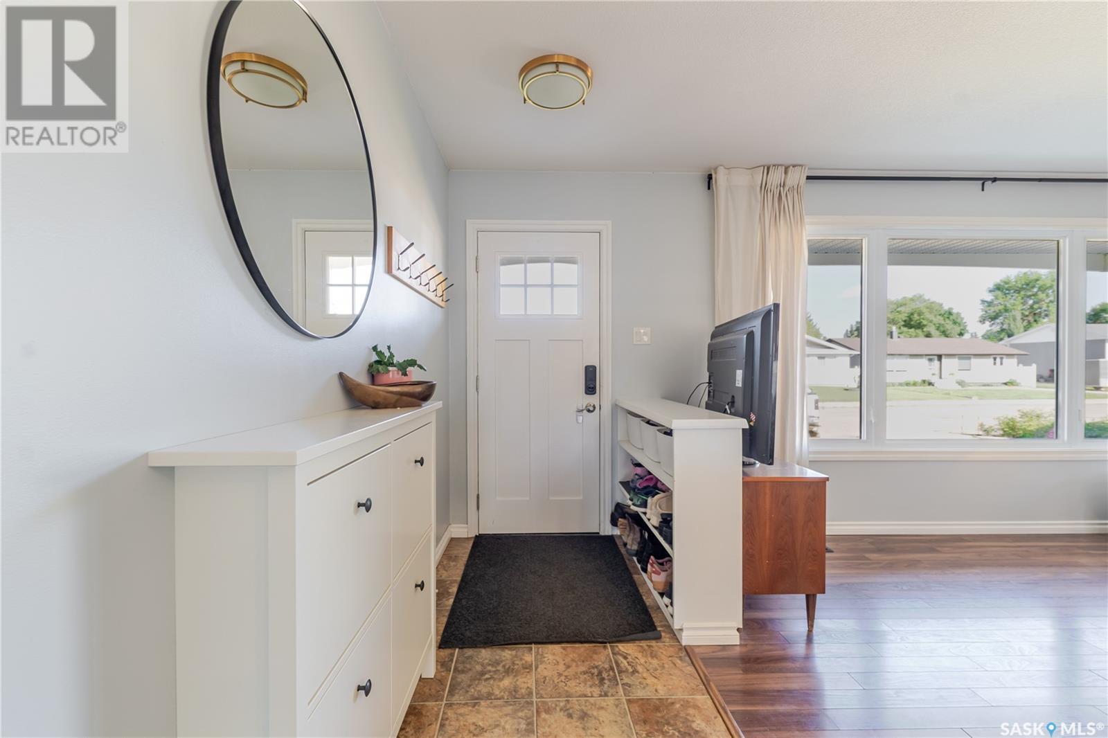 Photo 4 of 1363 Queen Crescent, Moose Jaw SK