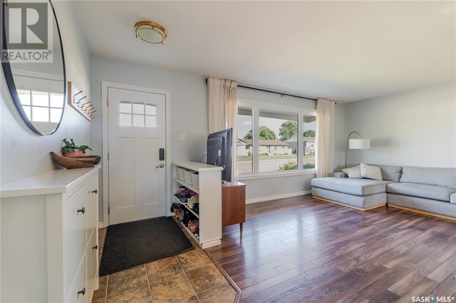 Photo 5 of 1363 Queen Crescent, Moose Jaw SK