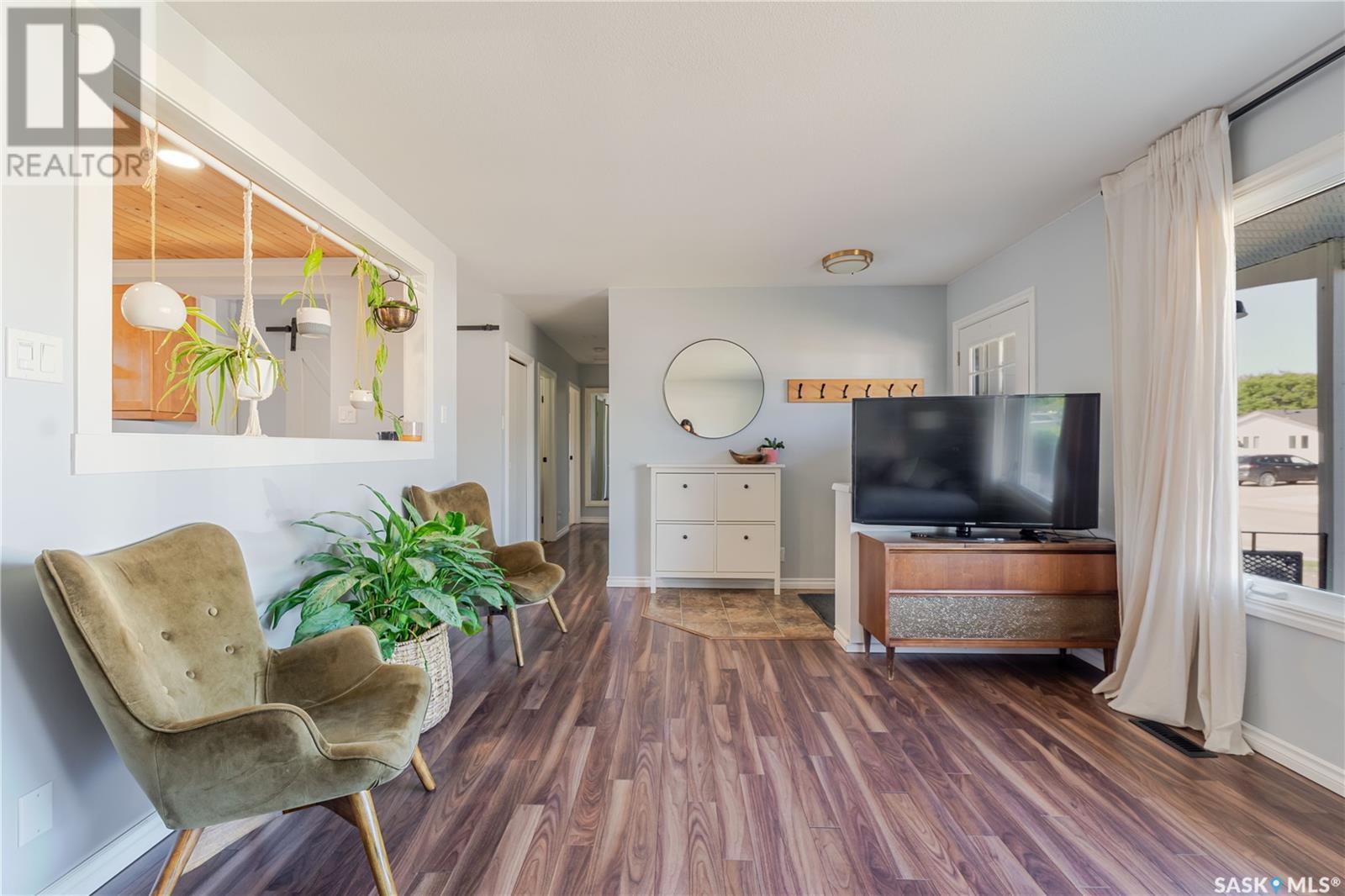 Photo 7 of 1363 Queen Crescent, Moose Jaw SK