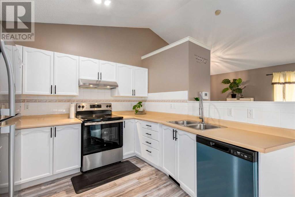 Single Family House 4 Level for Sale in  Los Alamos Place NE Monterey Park Calgary 