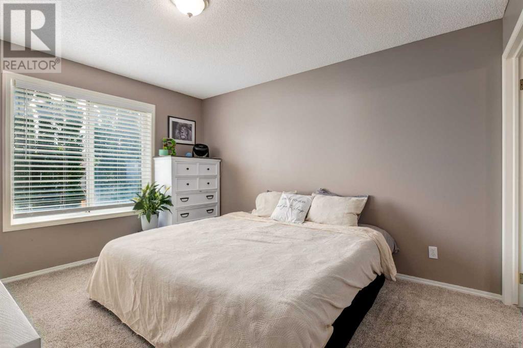 Single Family House 4 Level for Sale in  Los Alamos Place NE Monterey Park Calgary 