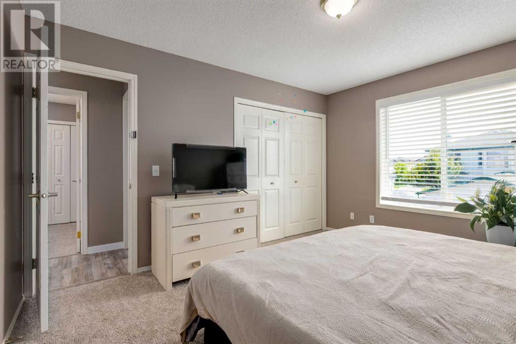 Single Family House 4 Level for Sale in  Los Alamos Place NE Monterey Park Calgary 