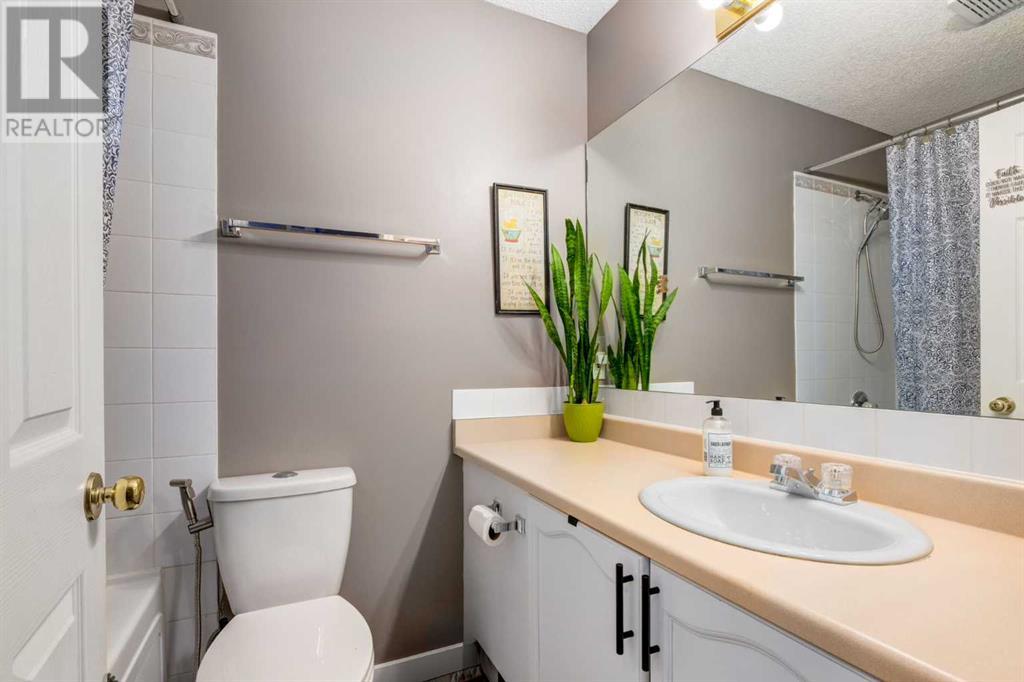 Single Family House 4 Level for Sale in  Los Alamos Place NE Monterey Park Calgary 