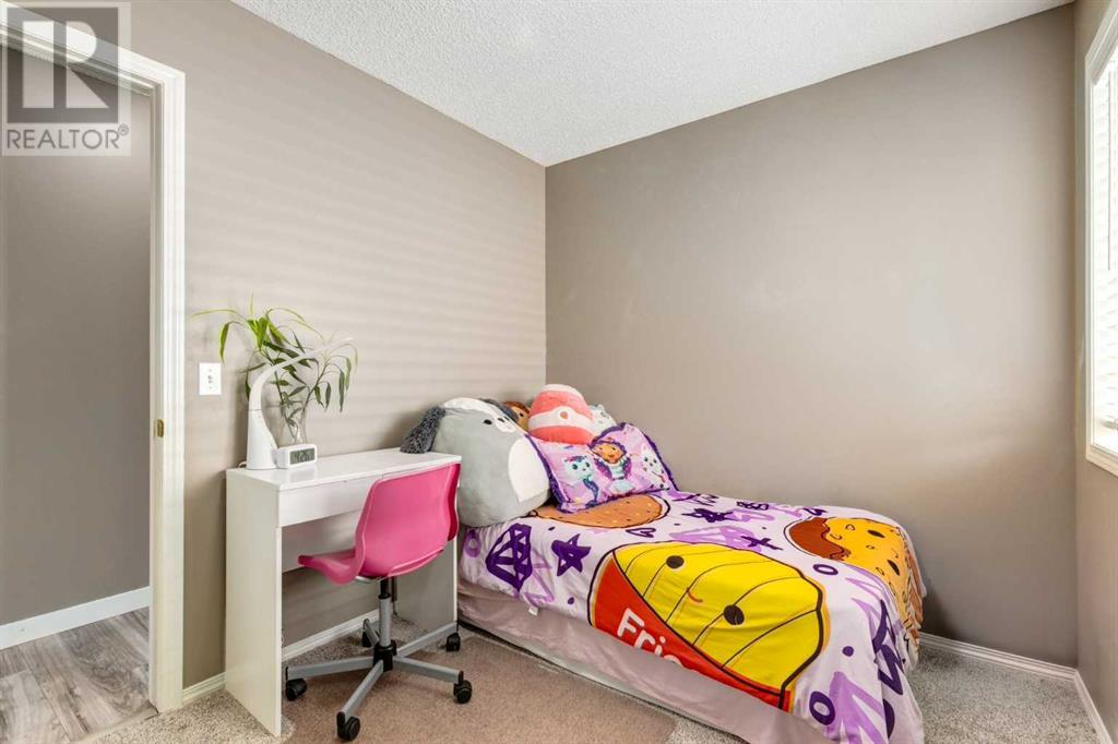 Single Family House 4 Level for Sale in  Los Alamos Place NE Monterey Park Calgary 