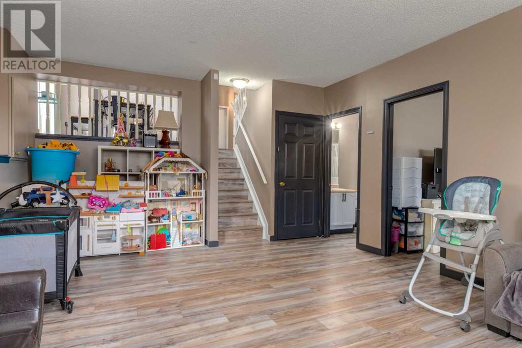 Single Family House 4 Level for Sale in  Los Alamos Place NE Monterey Park Calgary 