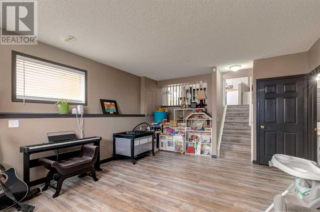 Single Family House 4 Level for Sale in  Los Alamos Place NE Monterey Park Calgary 