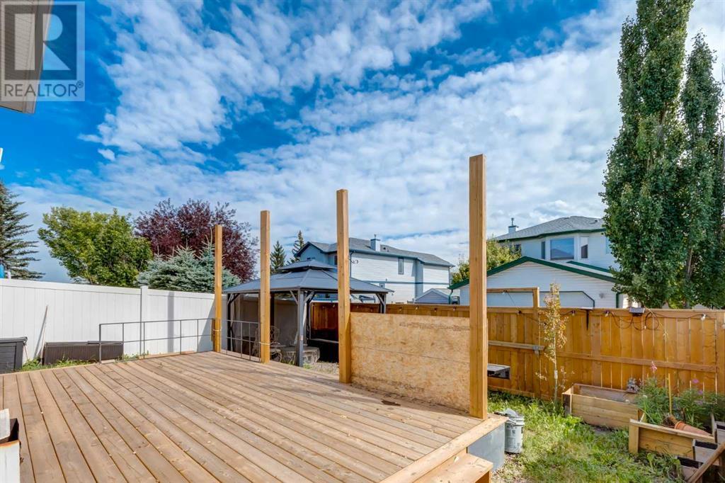 Single Family House 4 Level for Sale in  Los Alamos Place NE Monterey Park Calgary 