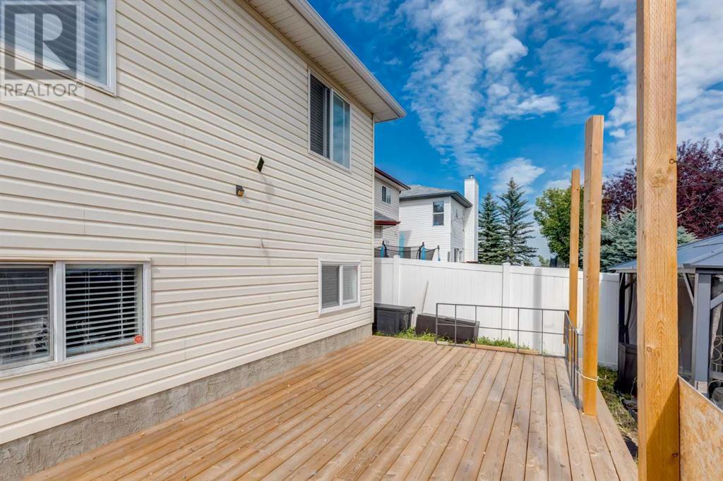 Single Family House 4 Level for Sale in  Los Alamos Place NE Monterey Park Calgary 