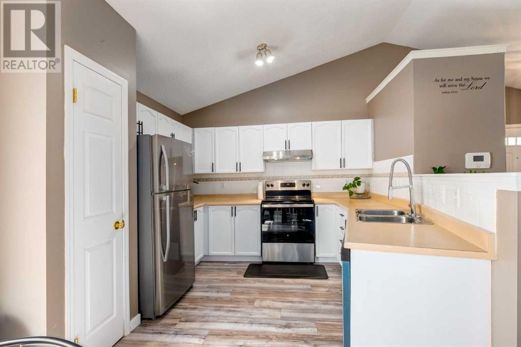 Single Family House 4 Level for Sale in  Los Alamos Place NE Monterey Park Calgary 
