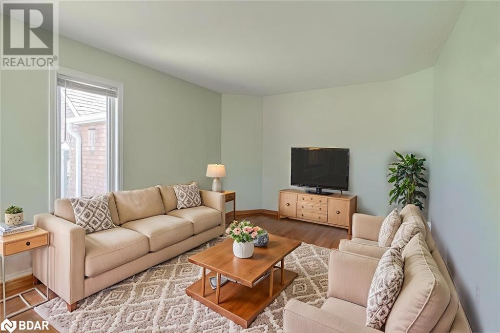 Photo 9 of 36 Ford Street, Barrie ON