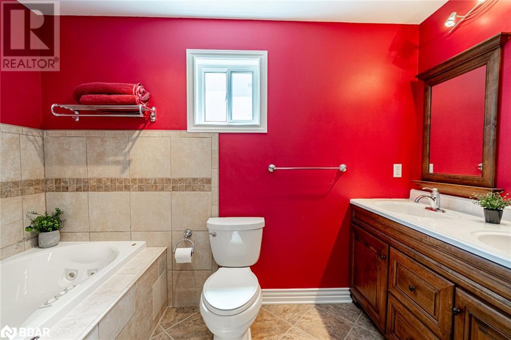 Photo 14 of 36 Ford Street, Barrie ON
