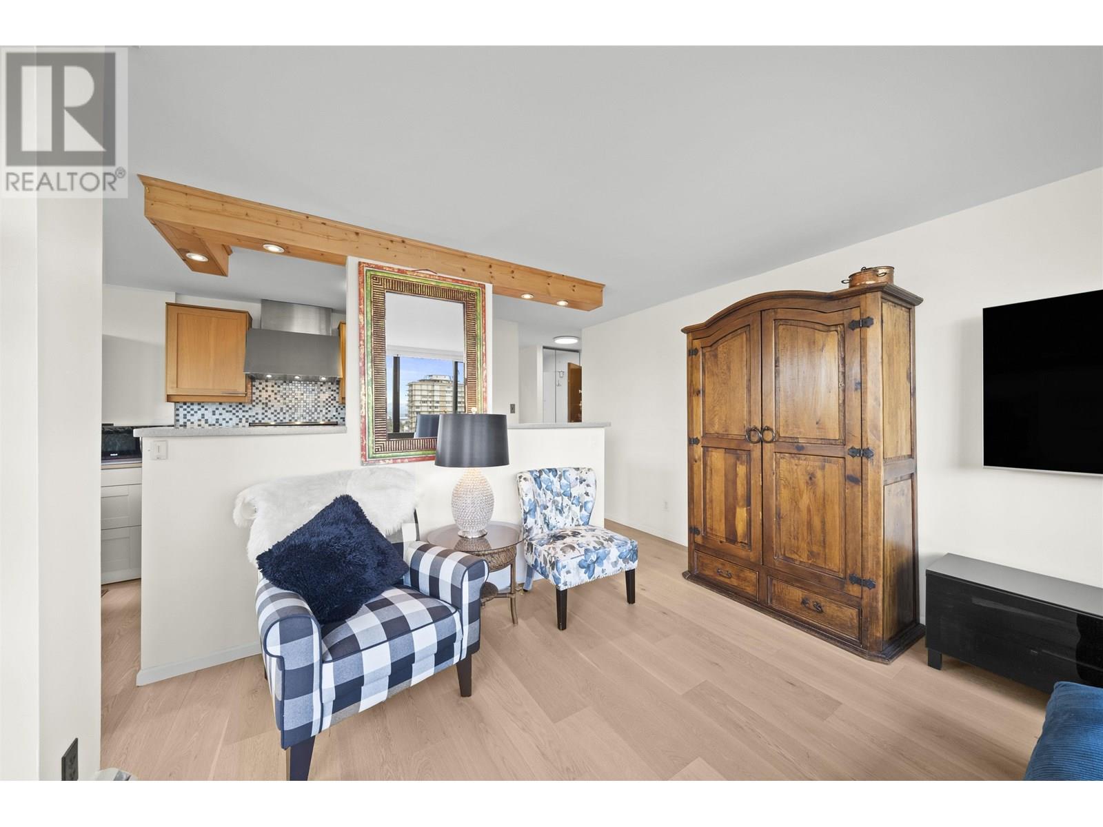 Photo 4 of 1603 1740 Comox Street, Vancouver BC