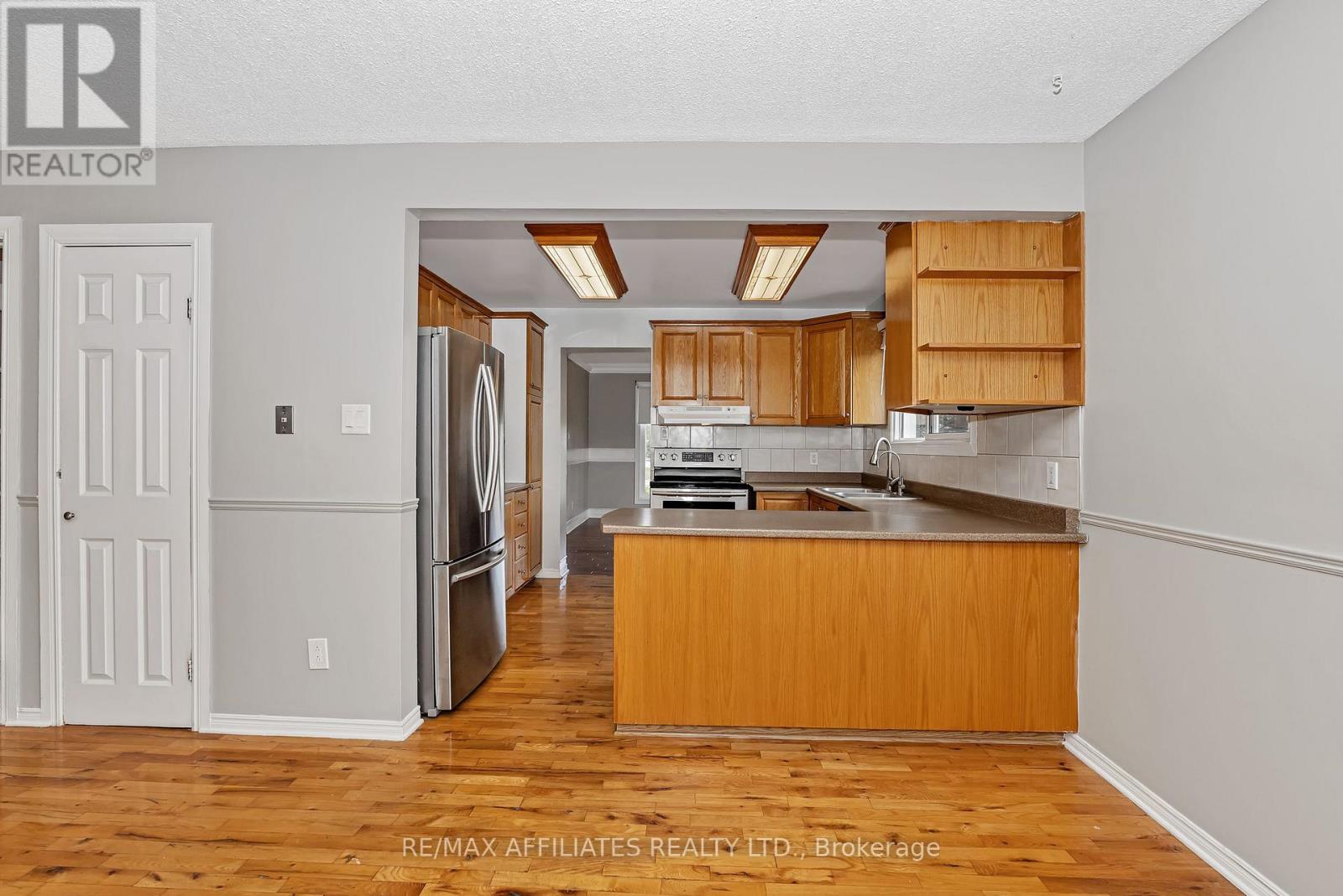 Photo 10 of 101 Carterfarm Crescent, Ottawa ON