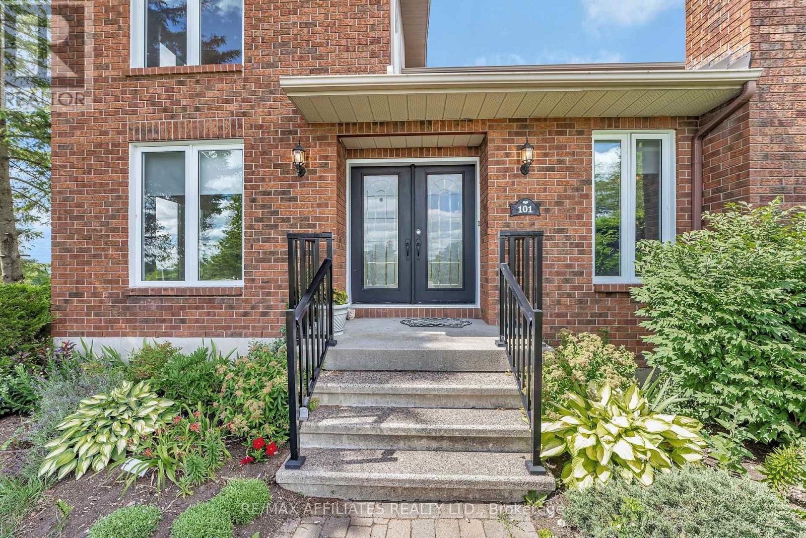Photo 4 of 101 Carterfarm Crescent, Ottawa ON