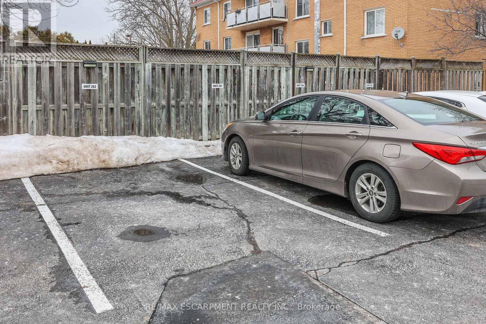 Photo 30 of 202 20 John Street, Grimsby ON