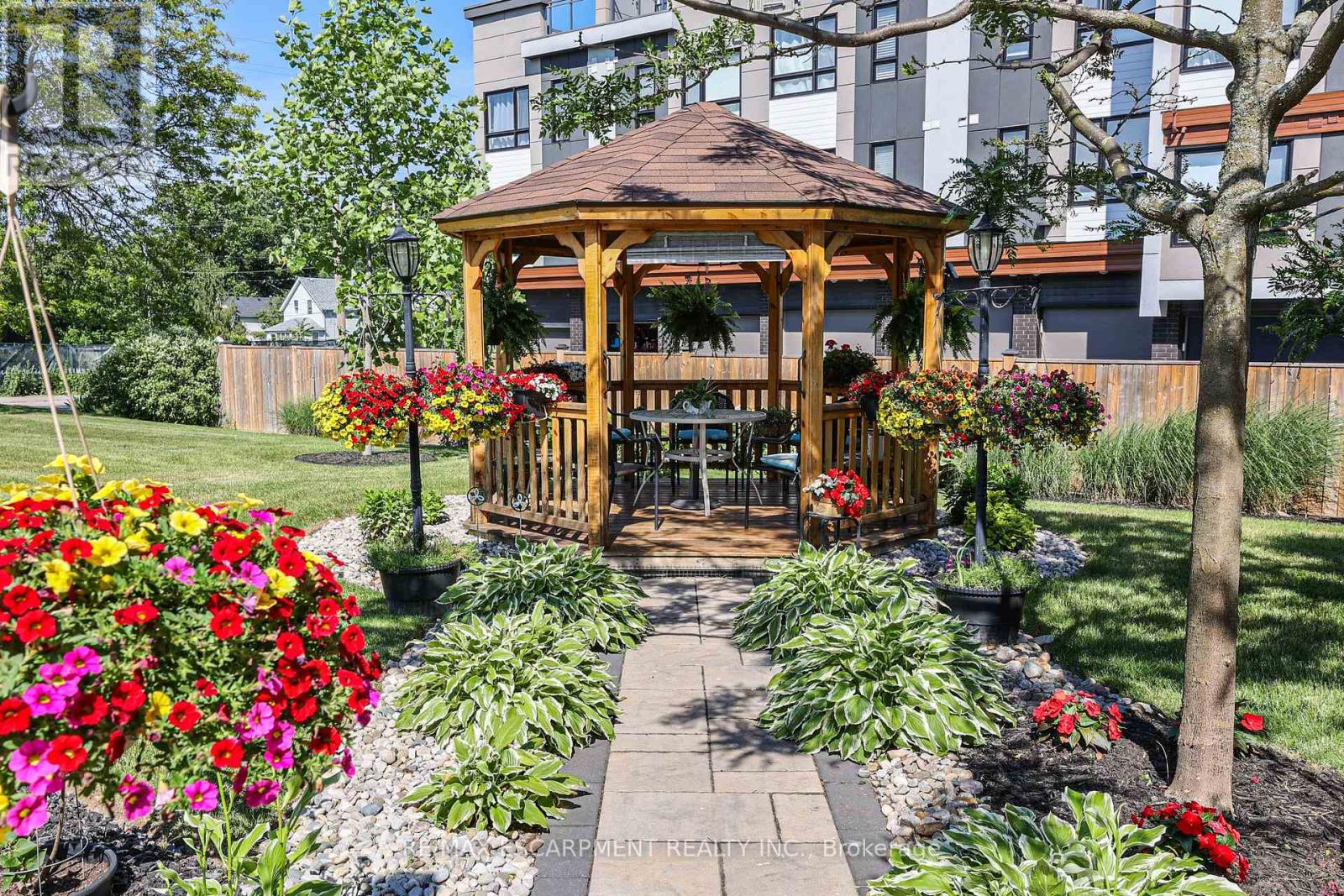 Photo 27 of 202 20 John Street, Grimsby ON