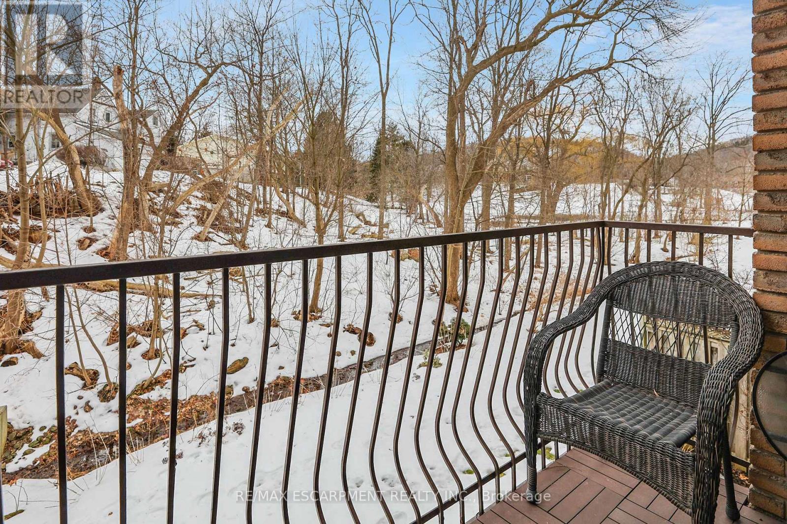 Photo 10 of 202 20 John Street, Grimsby ON