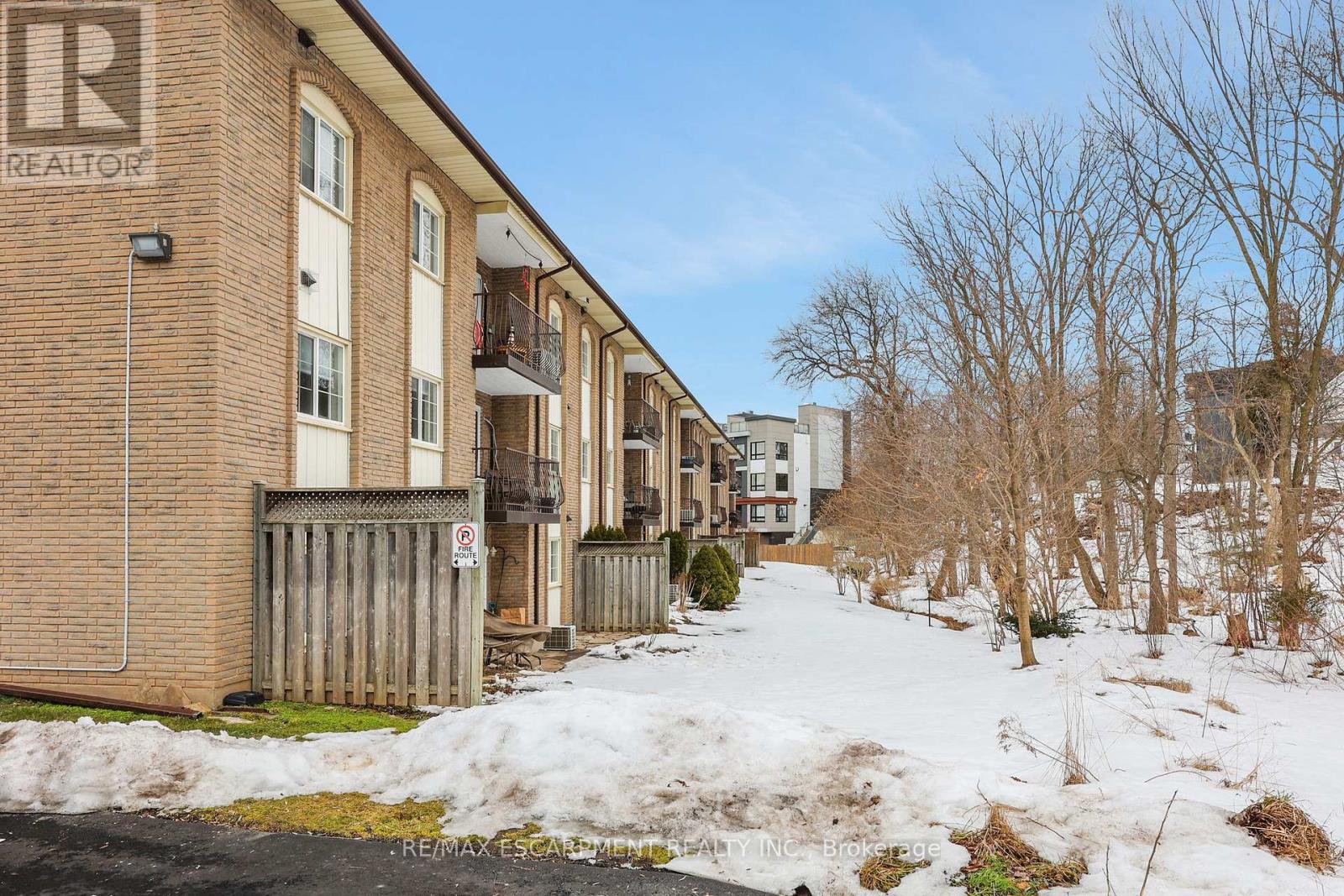 Photo 11 of 202 20 John Street, Grimsby ON