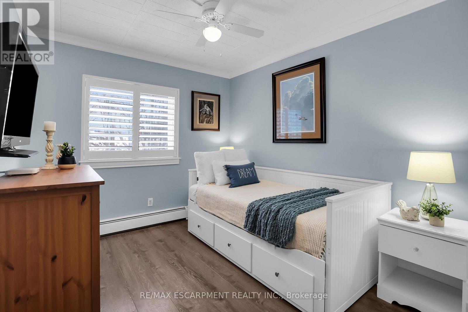 Photo 17 of 202 20 John Street, Grimsby ON