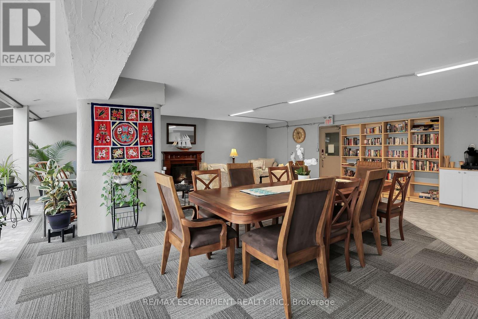 Photo 24 of 202 20 John Street, Grimsby ON