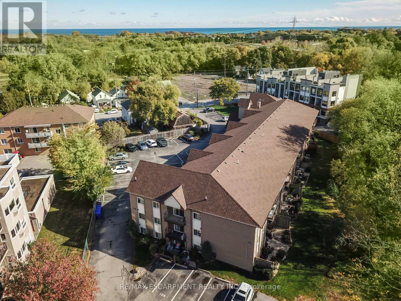 Photo 32 of 202 20 John Street, Grimsby ON
