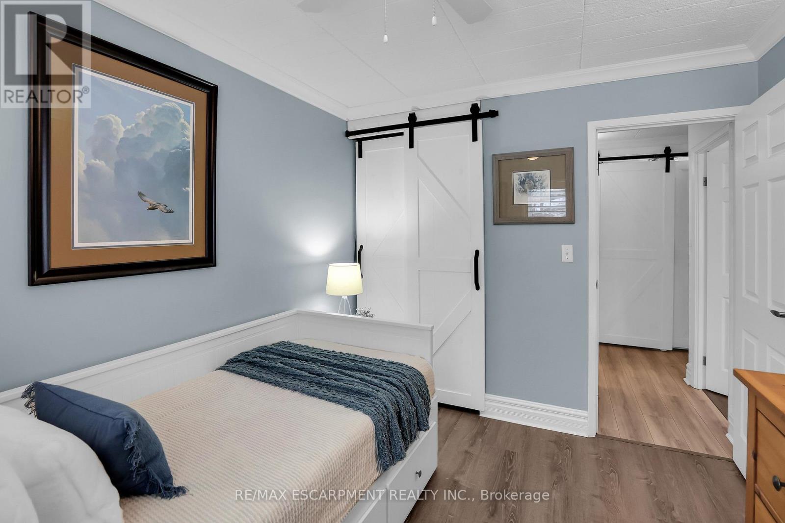 Photo 18 of 202 20 John Street, Grimsby ON