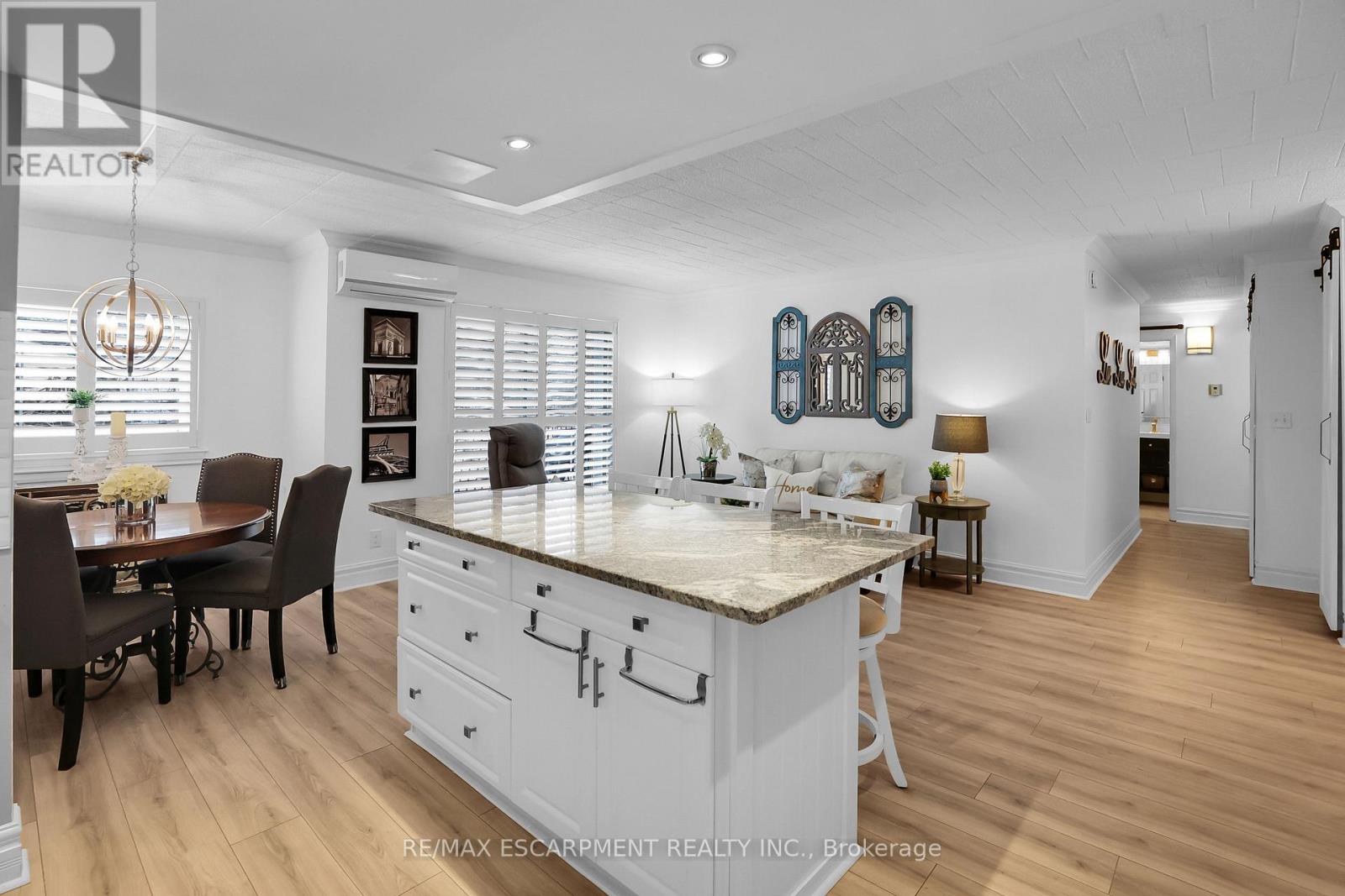Photo 8 of 202 20 John Street, Grimsby ON