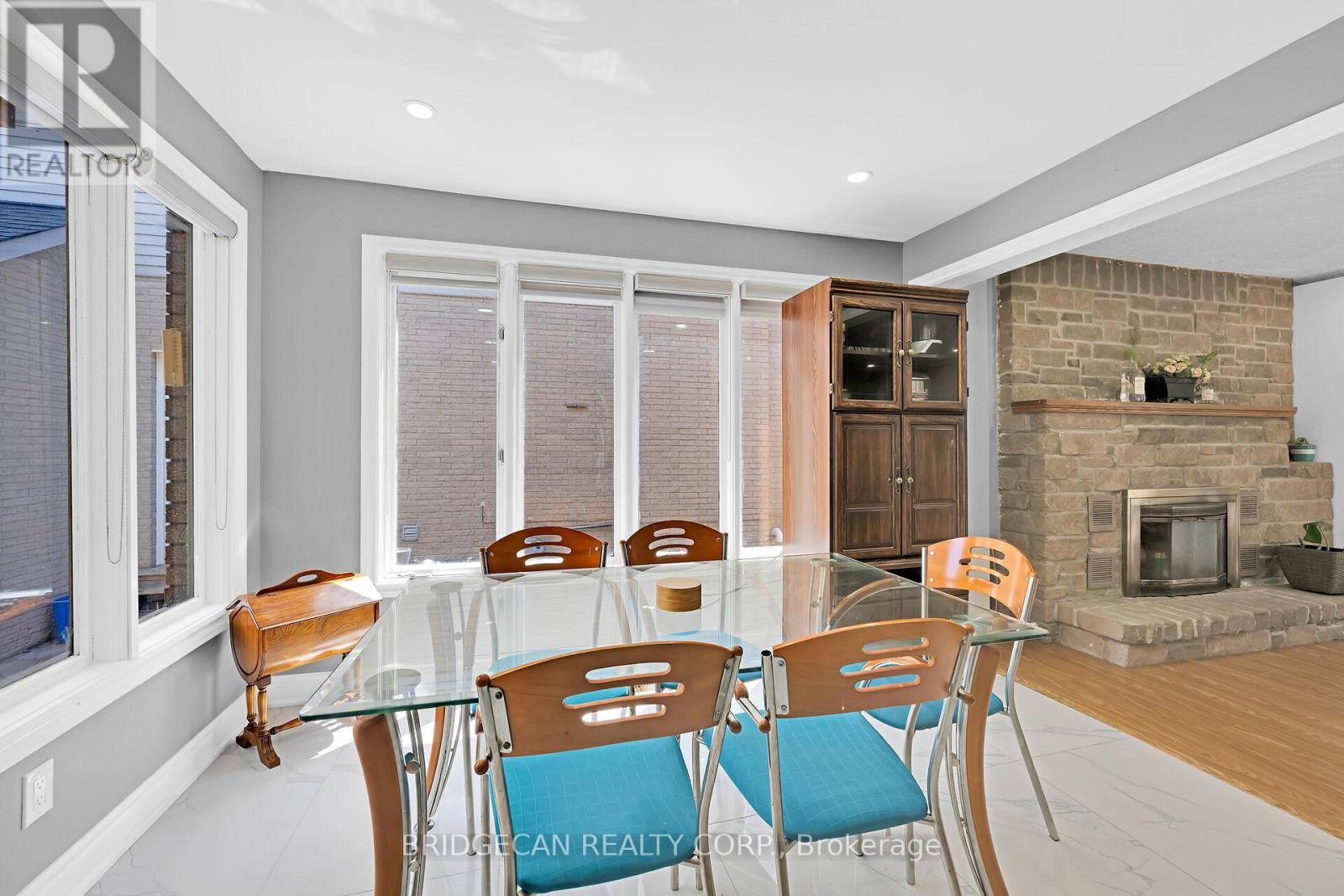 Photo 22 of 25 Highbury Drive, Hamilton ON