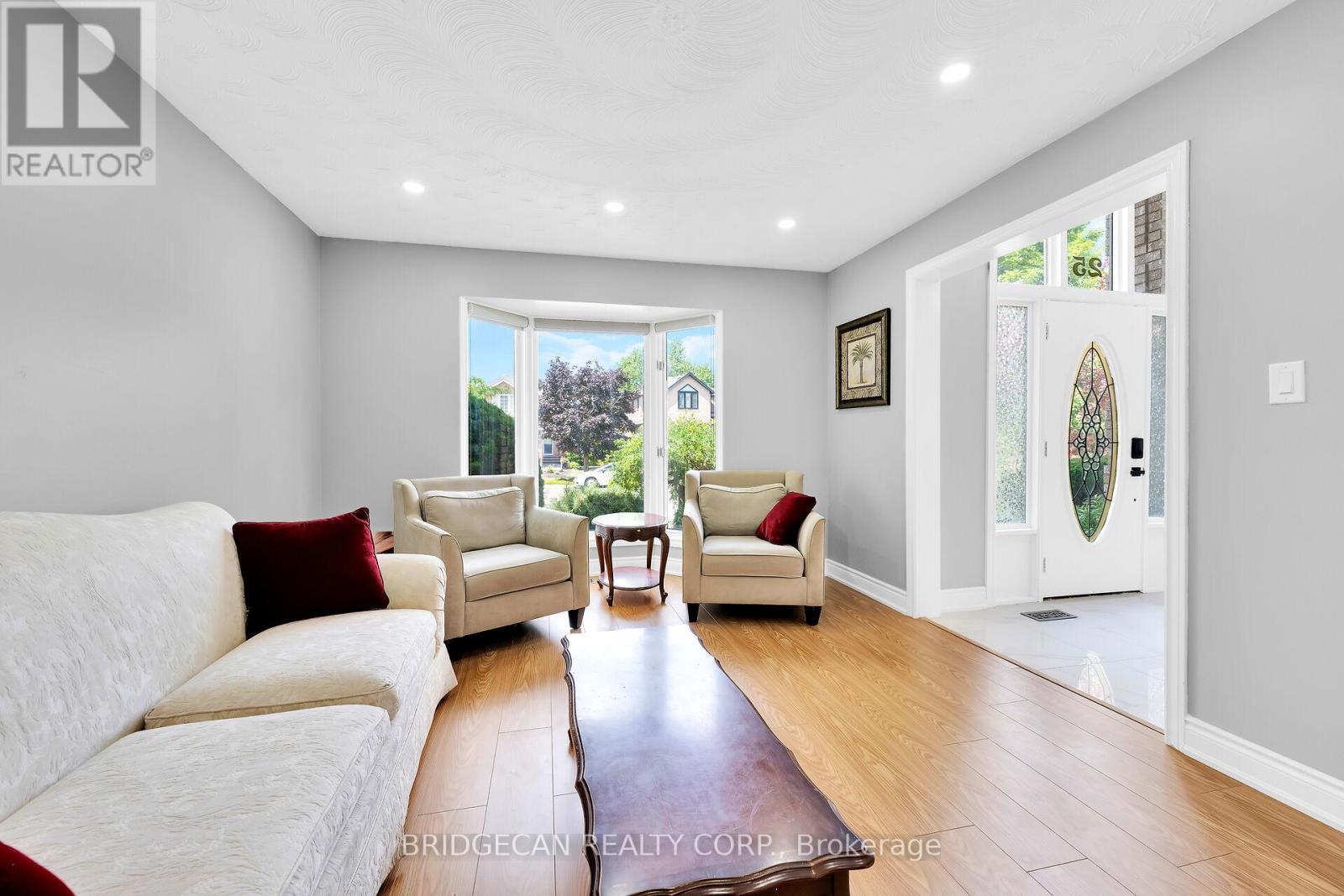 Photo 19 of 25 Highbury Drive, Hamilton ON