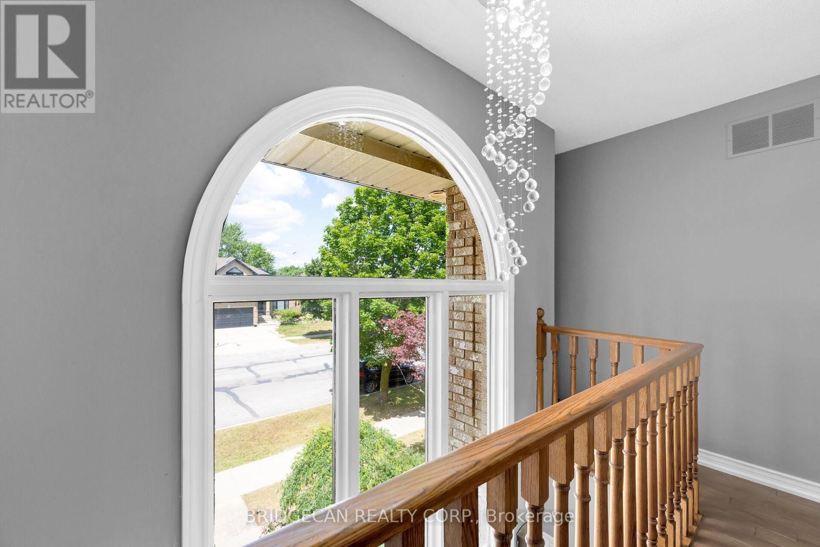 Photo 23 of 25 Highbury Drive, Hamilton ON