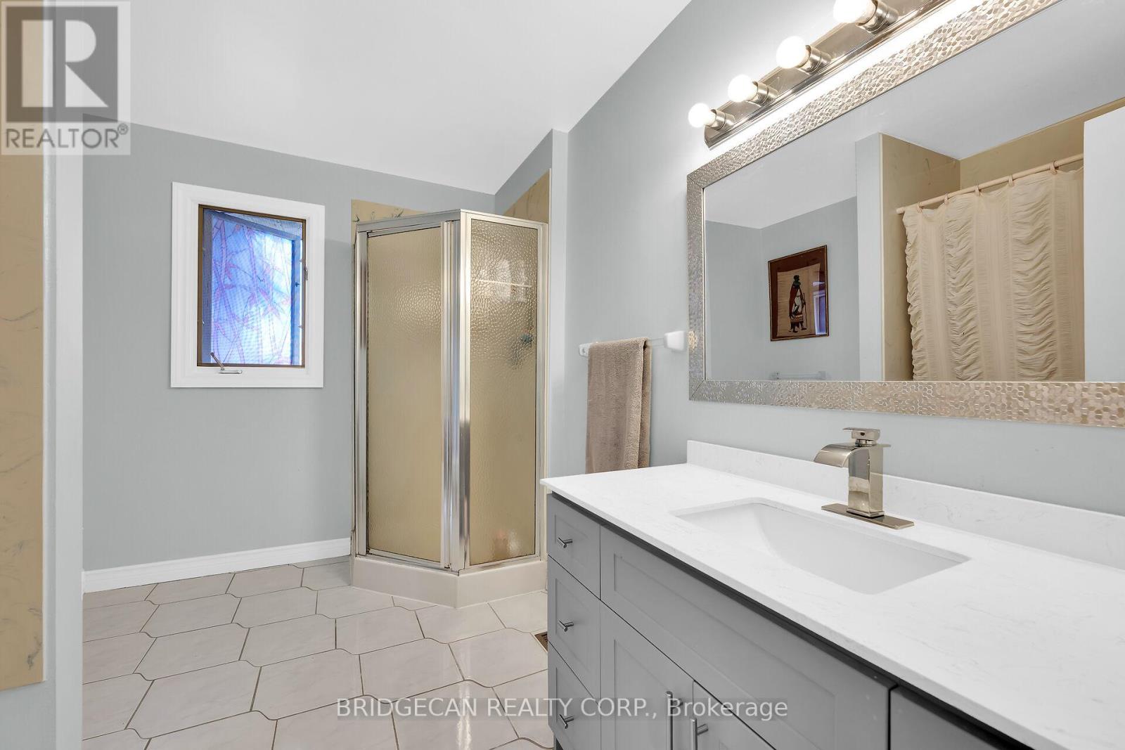 Photo 36 of 25 Highbury Drive, Hamilton ON